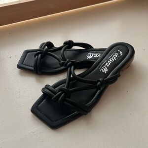 L’Intervalle Black Leather knotted Sandals